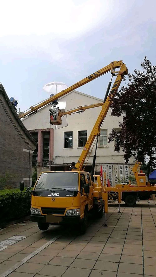 北京朝陽區(qū)高空作業(yè)車與升降車租賃服務 價格優(yōu)惠，隨車吊配套，專業(yè)高效之選